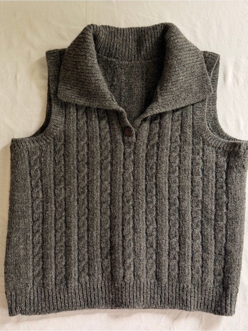Cable Knit Sleeveless Sweater Vest - Gray